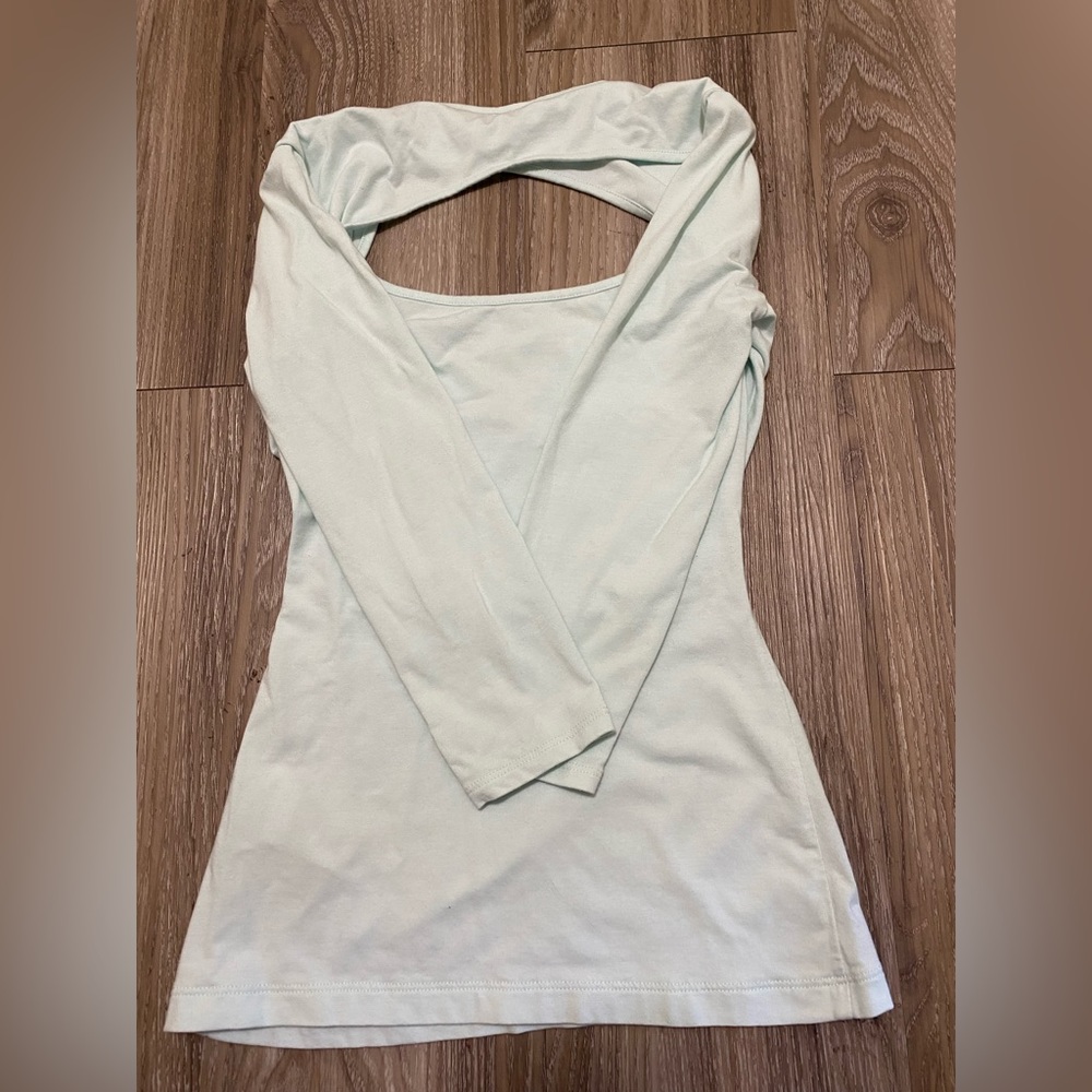 GUESS 3/4 Length Top - Picture 2 of 3